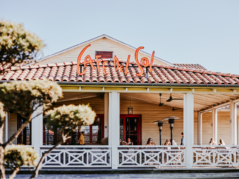 CDS_Standort_CafeDelSol Villa_Header_webp Frontansicht auf die Terrasse der Cafe Del Sol Villa.